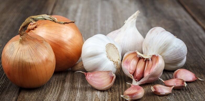 Knuewelek an Zwiebelen fir Parasiten aus dem Kierper ze entfernen