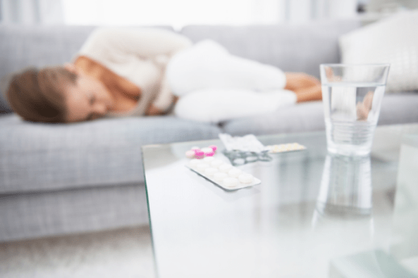 Bauchschmerzen wéinst der Präsenz vu Parasiten am Kierper